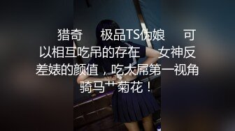 跟着屌哥学草逼，就是牛这娘们真骚让屌哥暴力草嘴，无套草骚穴各种暴力抽插，草嘴干到直干呕，内射骚穴尿一身