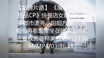 【精品TP】2022家_庭网络破_解摄_像头❤️偷窥记录独居美女日常更衣 性感骚丁 双手揉搓自慰！一对大奶甚是坚挺12V