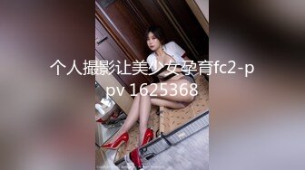 双女主调教男奴，淫声荡语不断跪地爬行舔弄骚穴，被玩鸡巴和屁眼，各种舔弄女主骚逼淫水好多让他吃干净