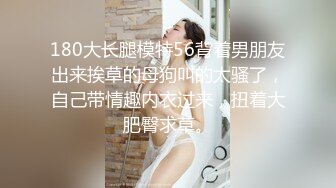 良家小少妇的诱惑，全程露脸穿着睡衣陪狼友发骚，淫声荡语揉奶玩逼，掰着骚逼道具抽插浪叫呻吟，表情好骚