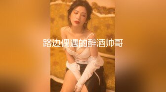 22岁小妹妹，玩得是真浪，内心饥渴无比，超市买了两根茄子，回家也不煮饭就开始发浪，两洞齐开！