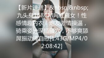 哺乳期奶妈露脸精彩演绎，奶水和淫水都好多道具抽插骚穴冒白浆，双手挤奶喷好多，口交大鸡巴激情上位爆草