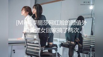 【胖子传媒工作室】约熟女带回酒店干，被窝里拉起来再干一炮，张开双腿正入猛怼