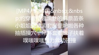 人妻干妈全程露脸与骚儿子激情啪啪，深喉口交足交让骚儿子各种姿势无套啪啪，淫声荡语不断貌似内射别错过