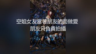 无敌美少妇全程露脸勾搭狼友，性感风骚完美展示好身材，揉奶玩逼伸着舌头要舔狼友鸡巴，被大哥按着头草嘴