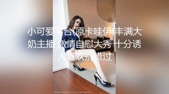 黑丝小妹激情3P，全程露脸被两个小哥床上疯狂蹂躏，性感的小嘴温柔的舔弄大鸡巴，多体位蹂躏抽插，呻吟可射